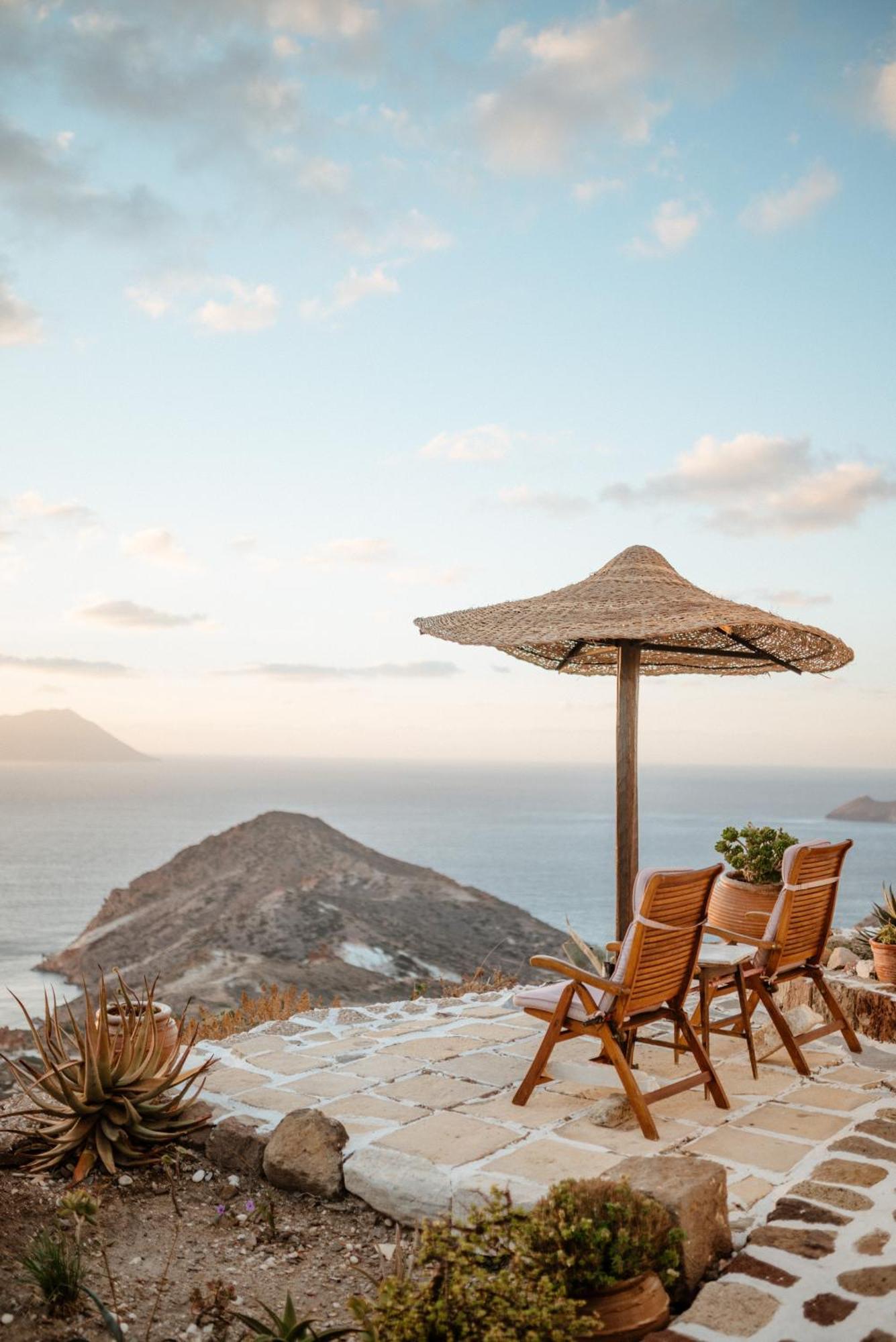 Oda ve Kahvaltı Castrum Traditional Sunset Plaka (Milos)